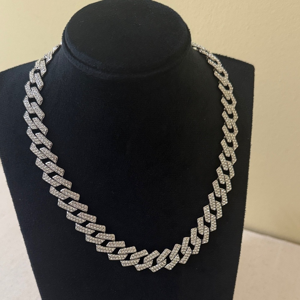 Dazzling unisex gold plated stainless steel Silver Cuban Chain Women’s Necklace